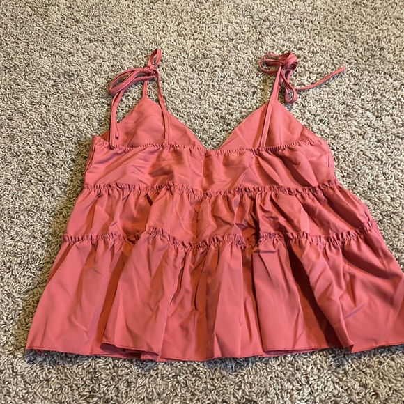 Super cute and dressy pink tank - Picture 2 of 3
